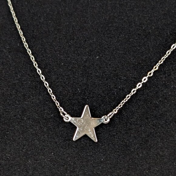 V. Avon Smooth Star Choker Necklace - Picture 3 of 5